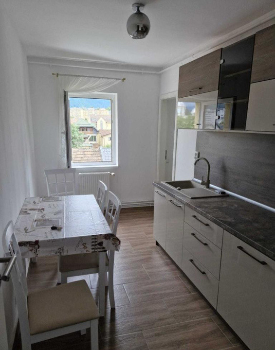Apartament 3 camere de închiriat – strada Codrul Cosminului