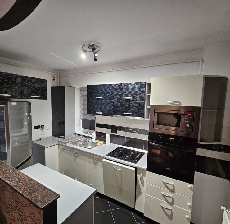 Apartament de 3 camere decomandat - zona Turnisor