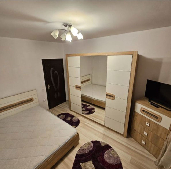 Apartament de 3 camere decomandat - zona Turnisor