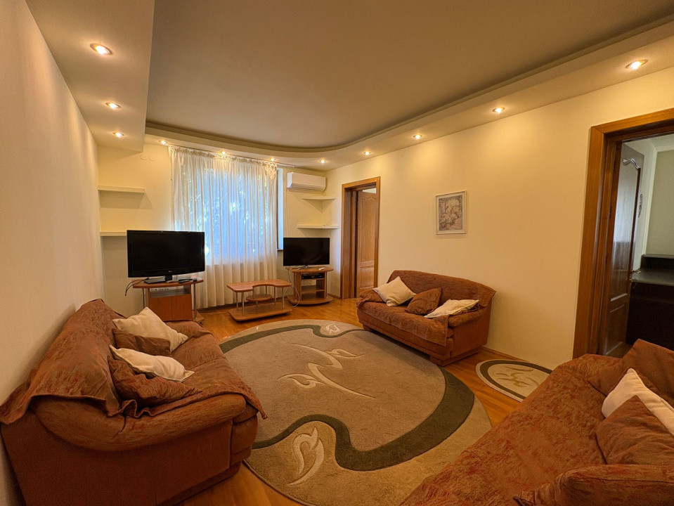 Apartament, 3 camere, 98 mp, semidecomandat, Centru , Zona Scoala Traian