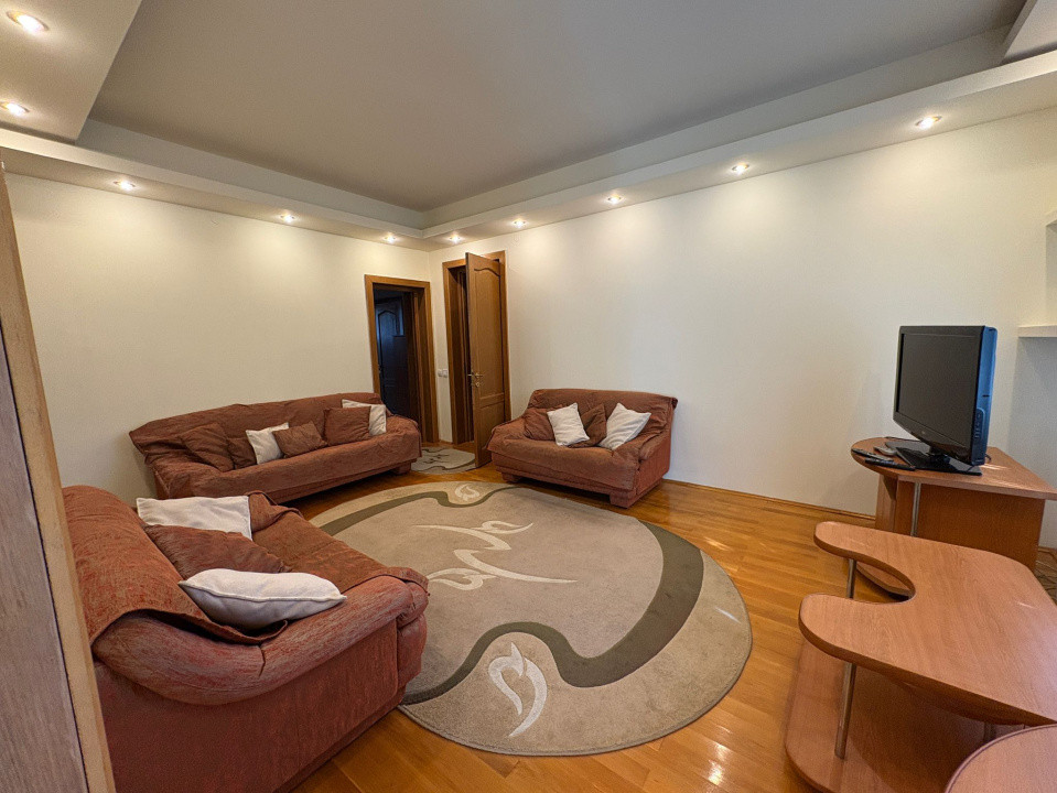 Apartament, 3 camere, 98 mp, semidecomandat, Centru , Zona Scoala Traian
