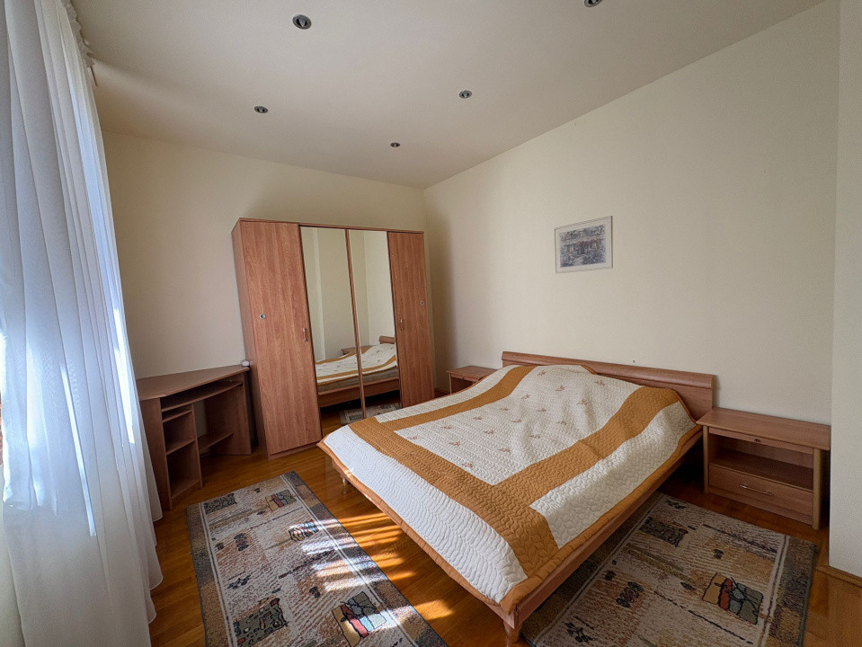 Apartament, 3 camere, 98 mp, semidecomandat, Centru , Zona Scoala Traian