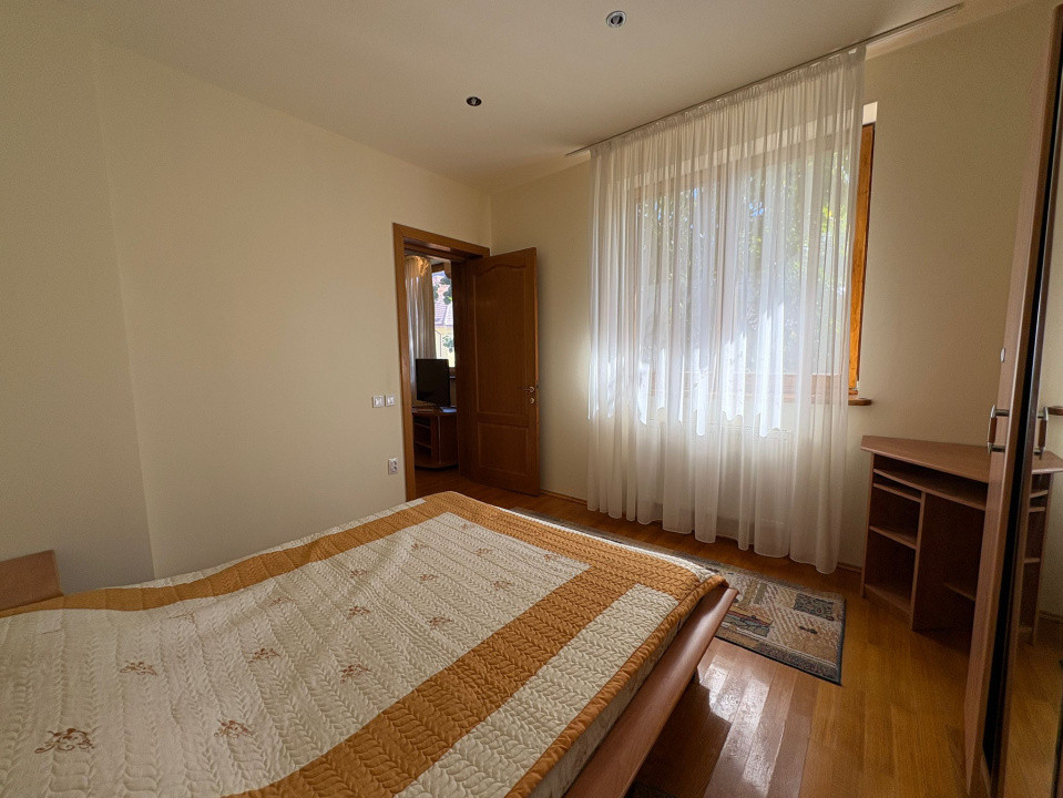 Apartament, 3 camere, 98 mp, semidecomandat, Centru , Zona Scoala Traian