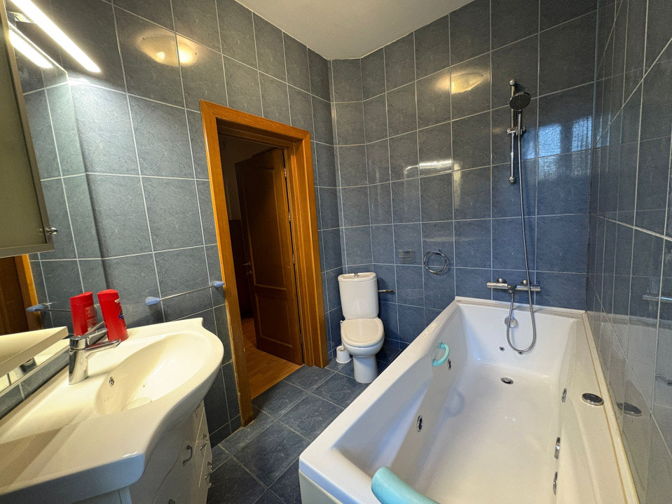 Apartament, 3 camere, 98 mp, semidecomandat, Centru , Zona Scoala Traian