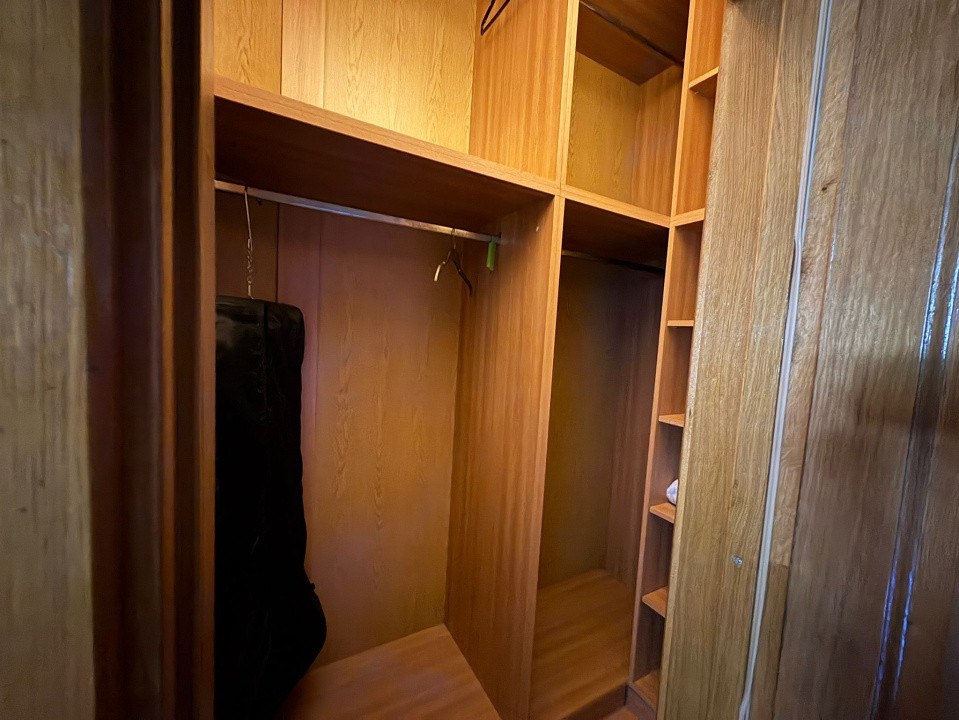 Apartament, 3 camere, 98 mp, semidecomandat, Centru , Zona Scoala Traian