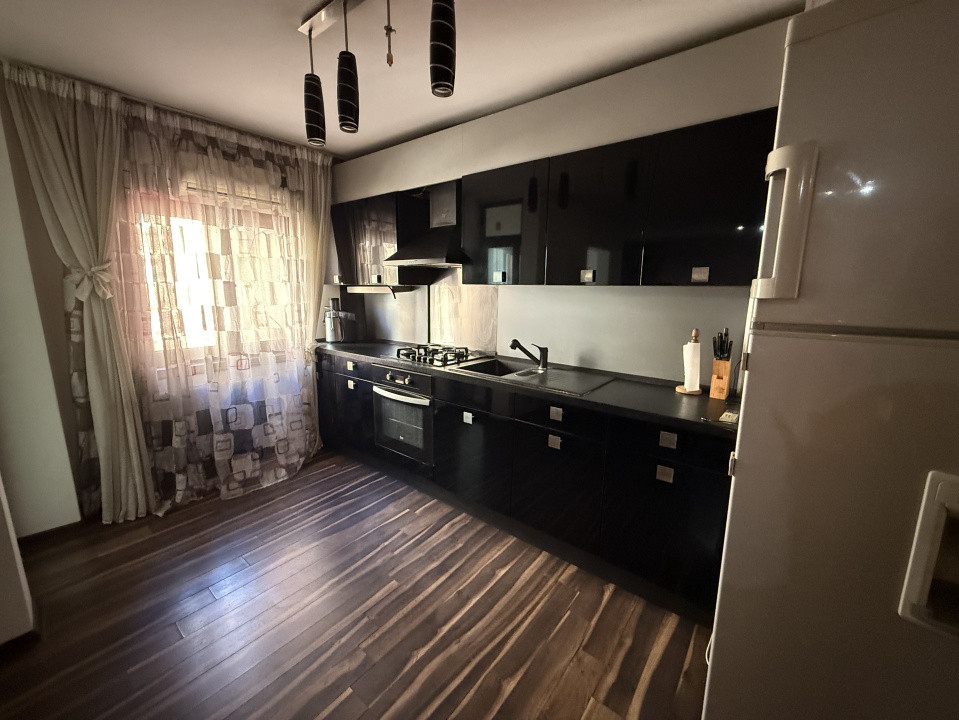 Apartament 4 Camere, open-space, 100mp, George Enescu, zona Liceul de Chimie