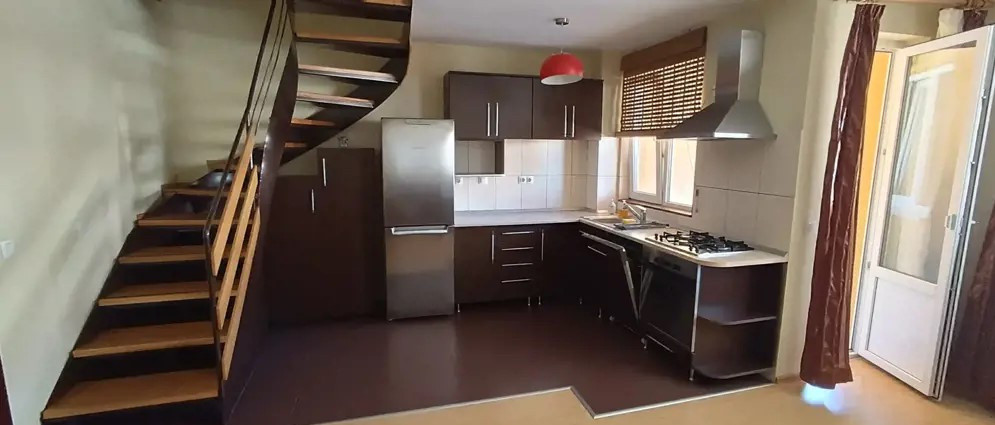 Apartament 3 camere zona Cedonia