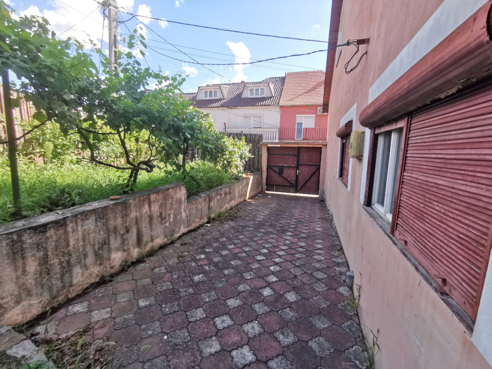 Casa individuala, parter+mansarda, de vanzare in cartierul Iorga. 