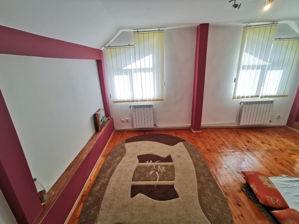 Casa individuala de vanzare in cartierul Iorga, parter+mansarda. 