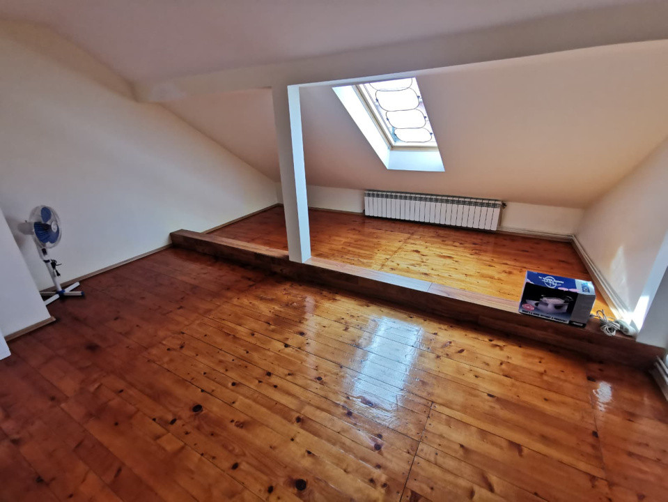 Casa individuala de vanzare in cartierul Iorga, parter+mansarda. 