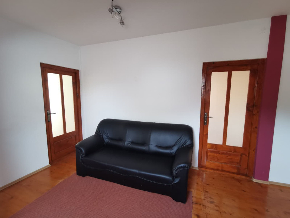 Casa individuala de vanzare in cartierul Iorga, parter+mansarda. 