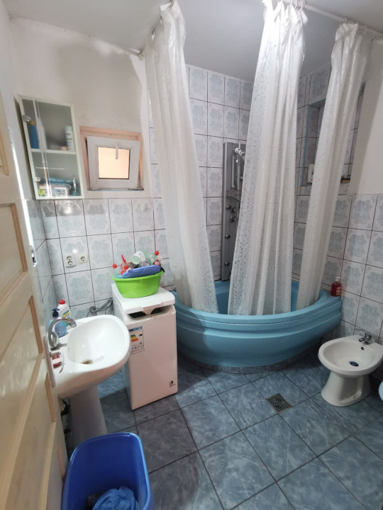 Casa individuala de vanzare in cartierul Iorga, parter+mansarda. 