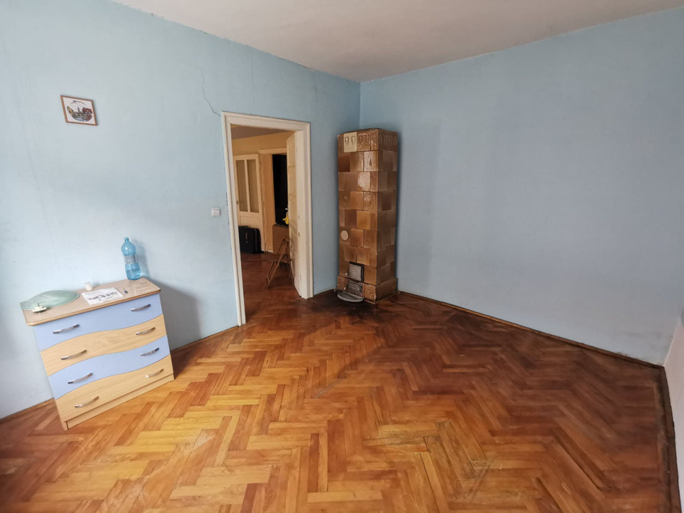 Casa individuala de vanzare in cartierul Iorga, parter+mansarda. 