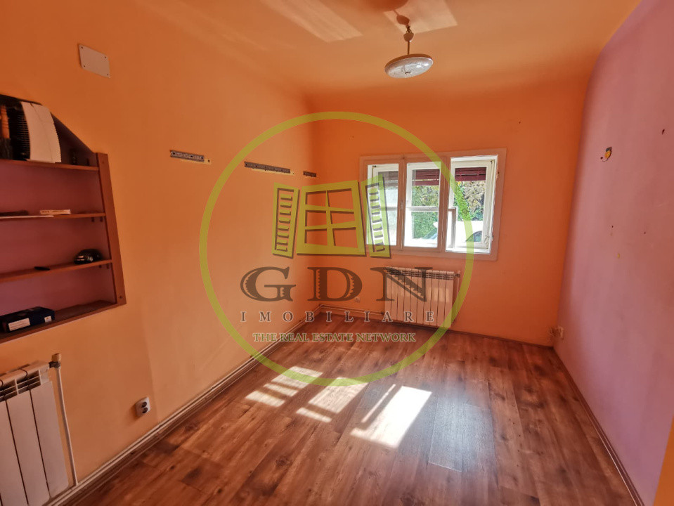 Casa individuala de vanzare in cartierul Iorga, parter+mansarda. 