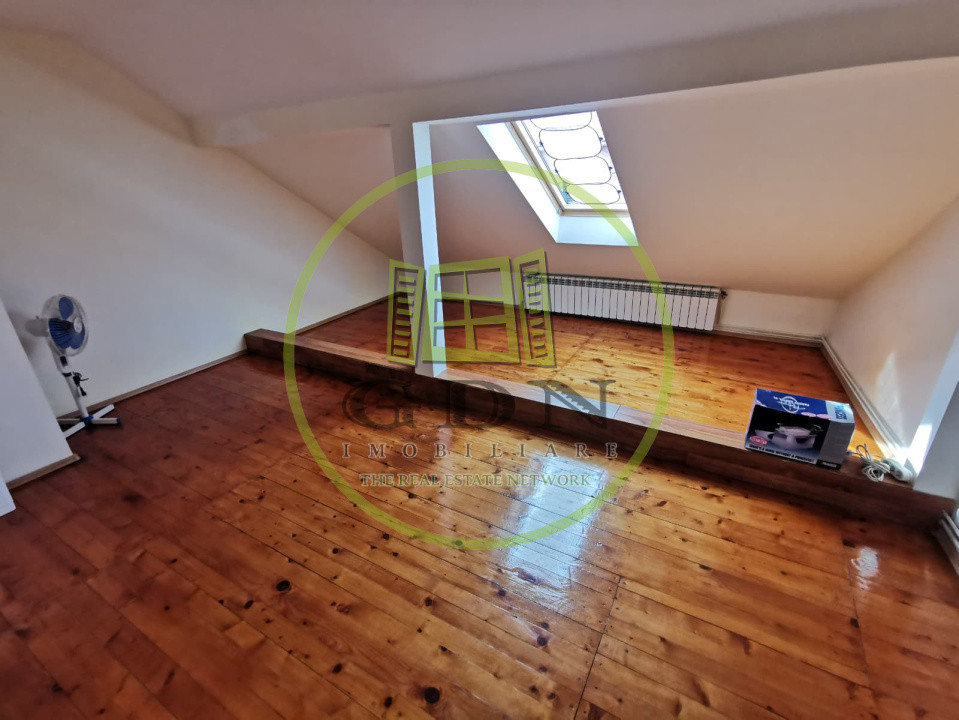 Casa individuala de vanzare in cartierul Iorga, parter+mansarda. 