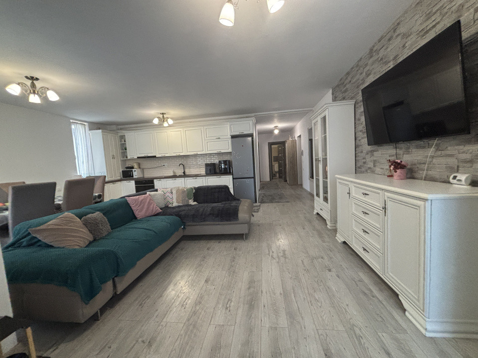 Apartament 3 camere de inchiriat 