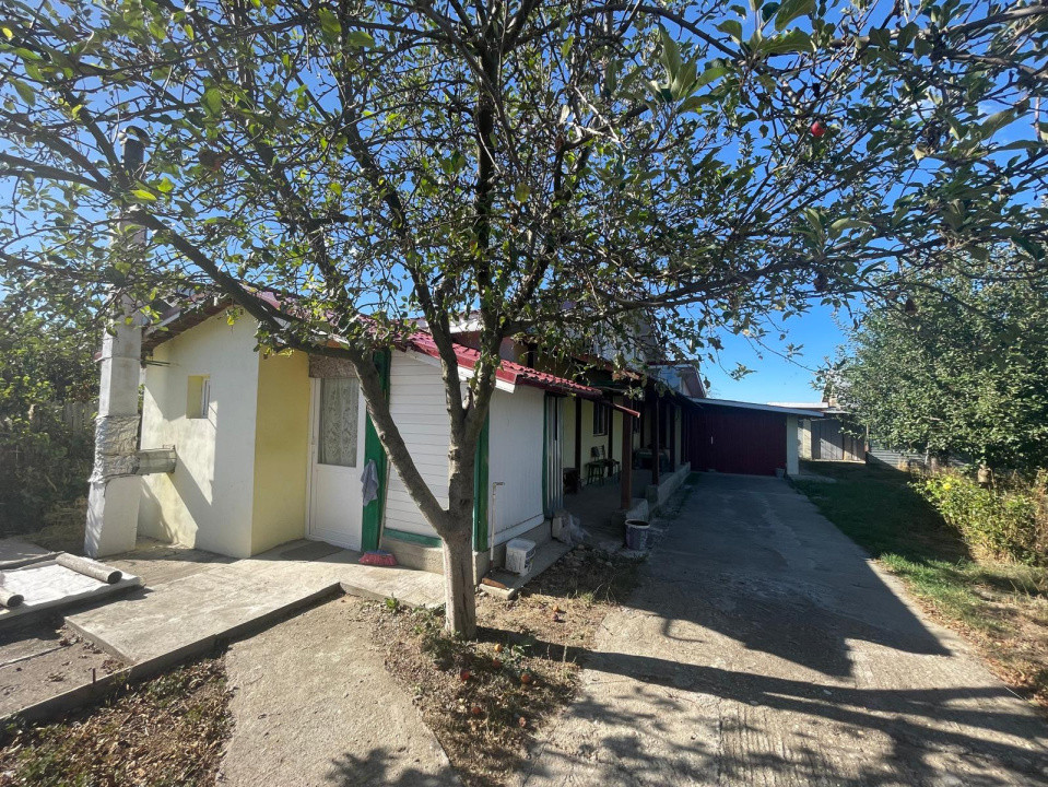 Casă parter cu garaj construită în 2011, cu teren de 511mp în Mogoșești Dolj