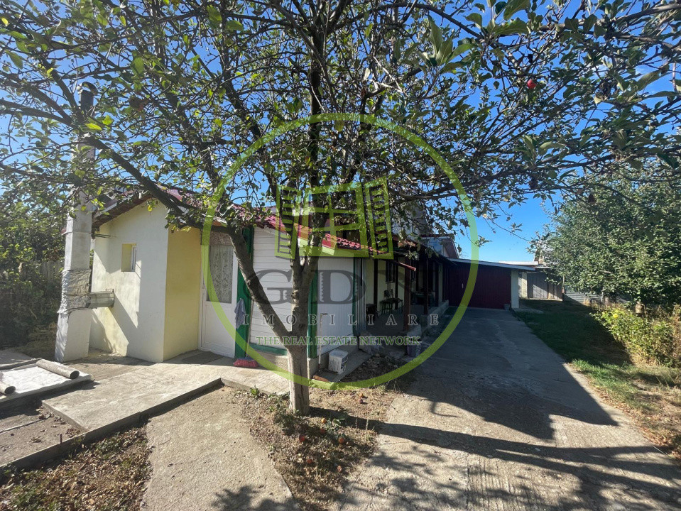 Casă parter cu garaj construită în 2011, cu teren de 511mp în Mogoșești Dolj