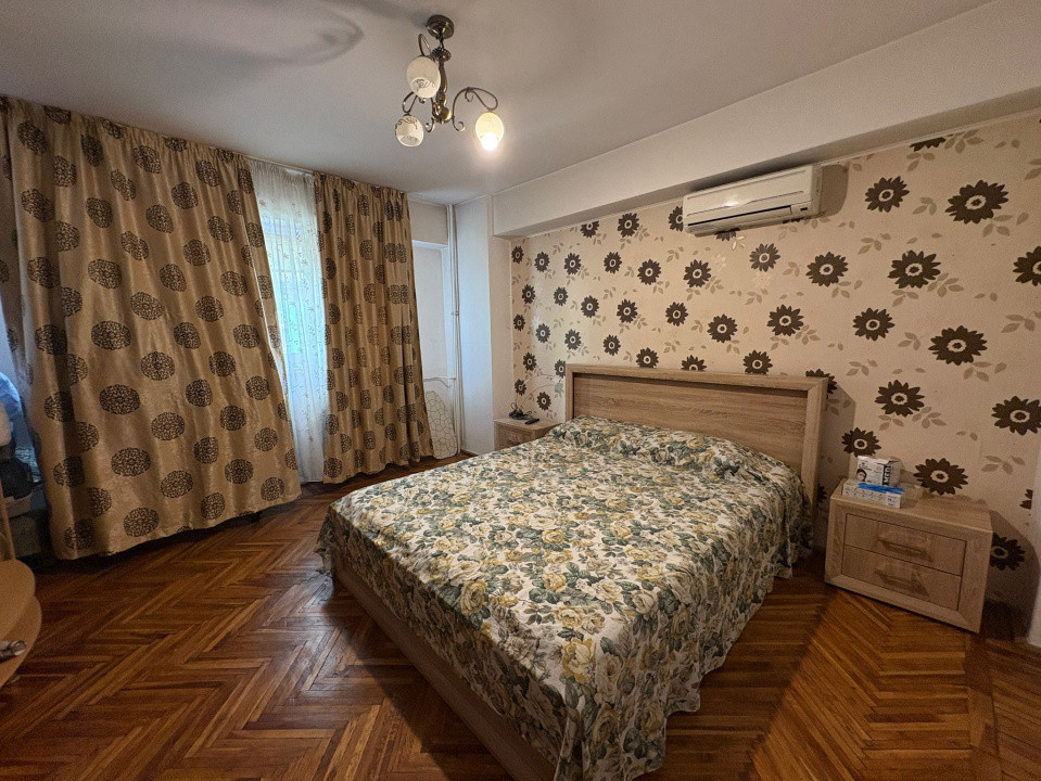 Apartament, 2 camere, semidecomandat, 56 mp, Centru, Zona Universitatii