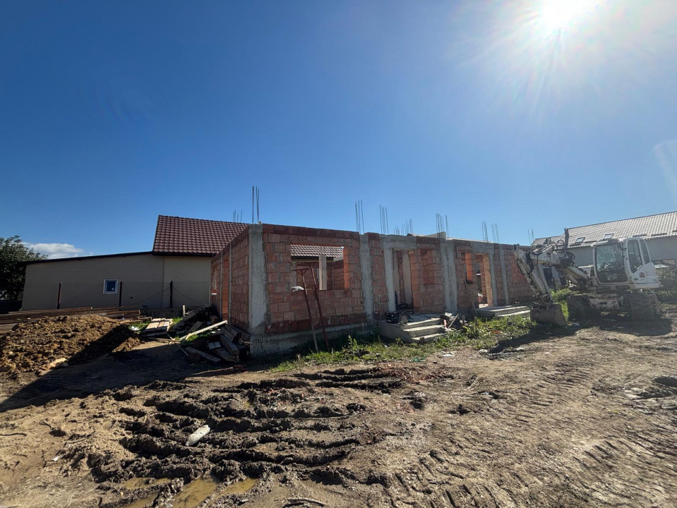  Casa 4 camere semifinisata de vanzare in Baia Mare
