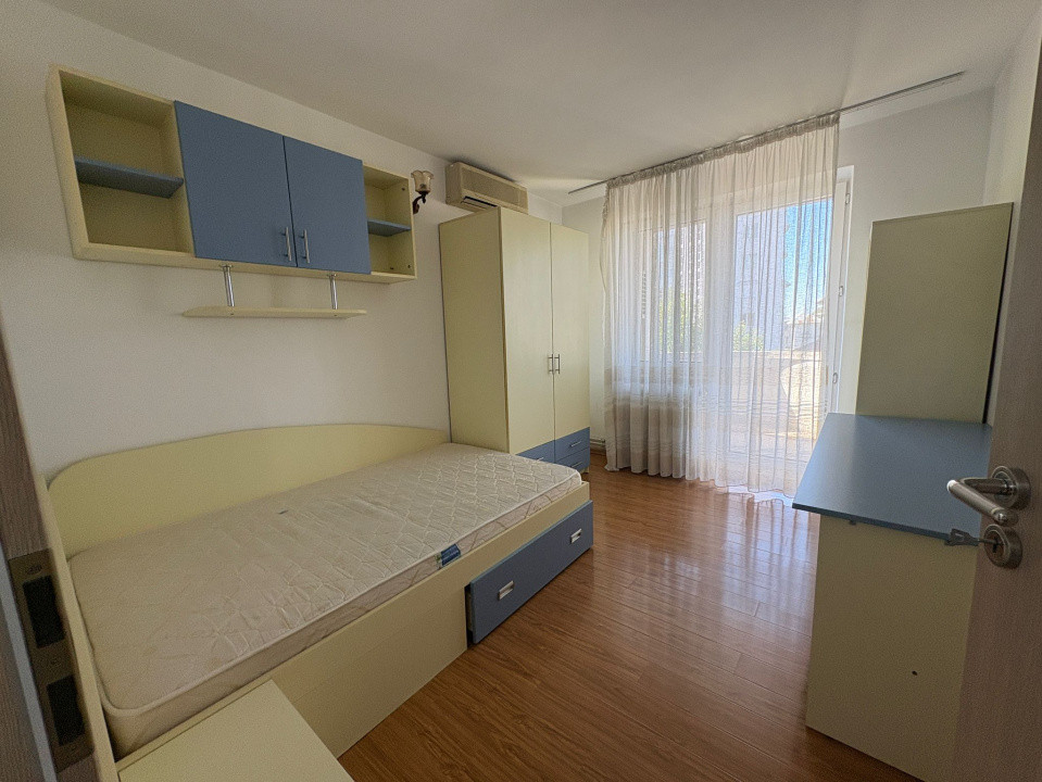 Apartament, 3 camere, open space, 95 mp, Cartier 1 Mai, Zona Ciuperca