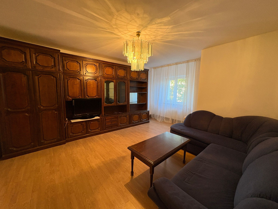 Apartament 3 camere, decomandat, 80 mp, Cartier 1 Mai, Zona Spitalul Nr. 1 