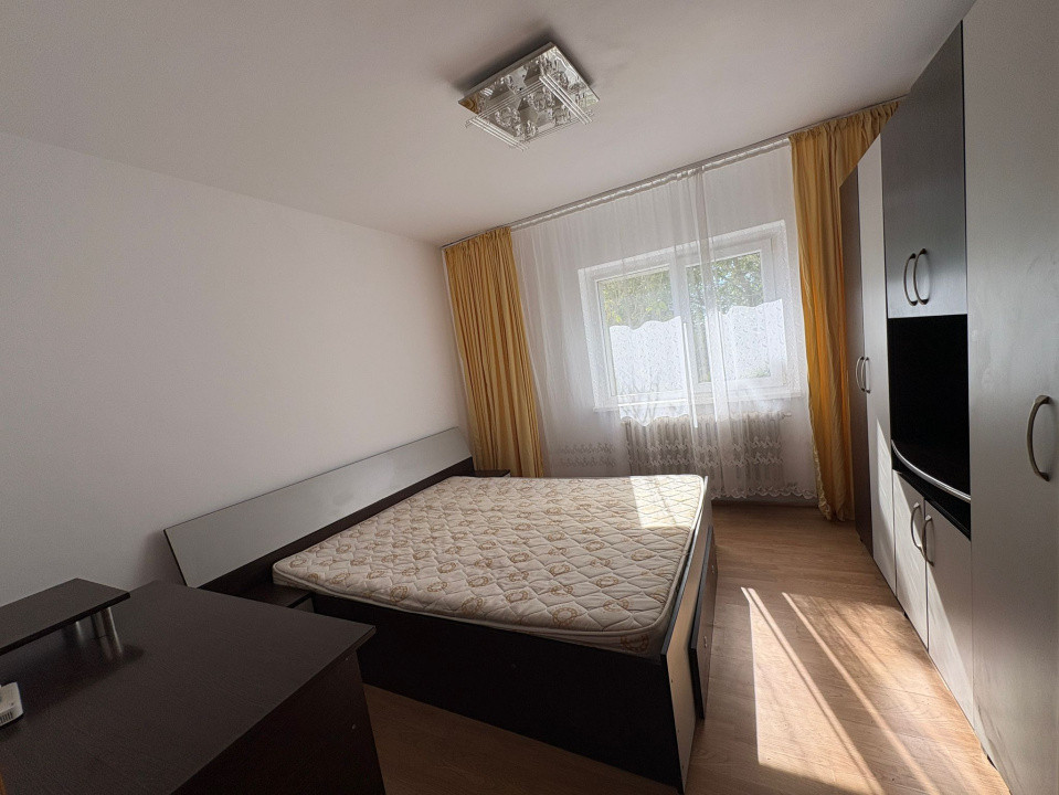 Apartament 3 camere, decomandat, 80 mp, Cartier 1 Mai, Zona Spitalul Nr. 1 