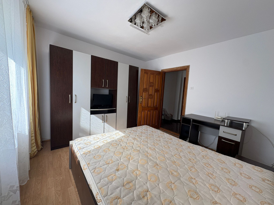 Apartament 3 camere, decomandat, 80 mp, Cartier 1 Mai, Zona Spitalul Nr. 1 