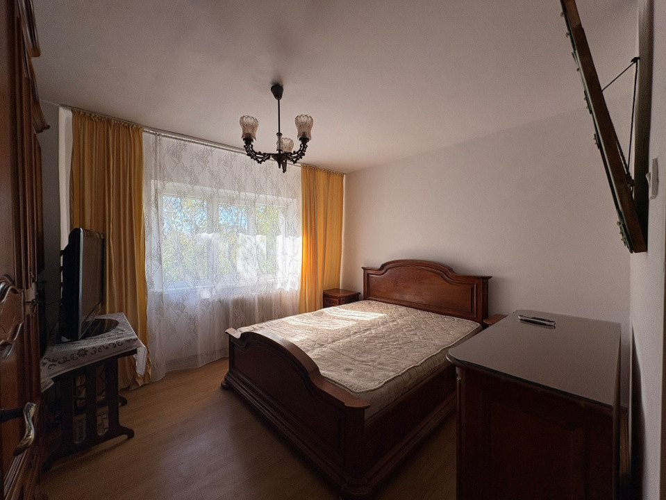 Apartament 3 camere, decomandat, 80 mp, Cartier 1 Mai, Zona Spitalul Nr. 1 