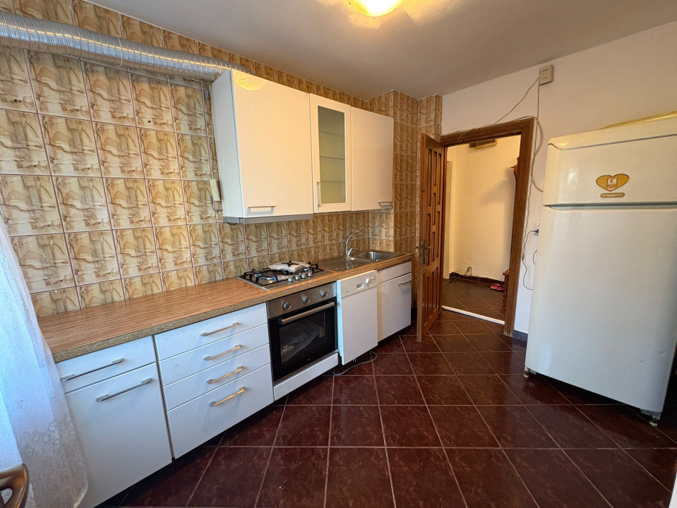Apartament 3 camere, decomandat, 80 mp, Cartier 1 Mai, Zona Spitalul Nr. 1 