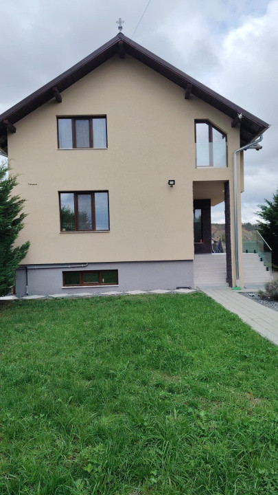  Casă la cheie cu 4 camere,  140mp ,1400 mp teren 319 400 eur com. Mihai Viteazu