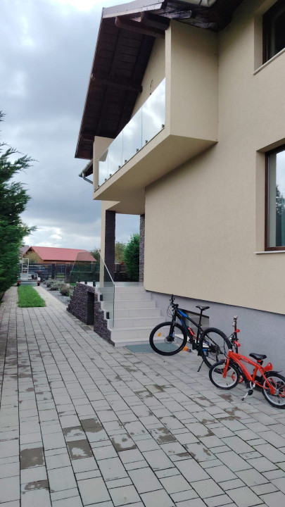  Casă la cheie cu 4 camere,  140mp ,1400 mp teren 319 400 eur com. Mihai Viteazu