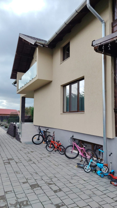  Casă la cheie cu 4 camere,  140mp ,1400 mp teren 319 400 eur com. Mihai Viteazu