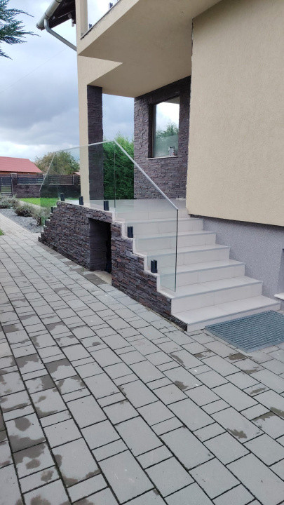  Casă la cheie cu 4 camere,  140mp ,1400 mp teren 319 400 eur com. Mihai Viteazu