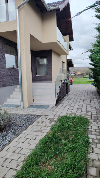  Casă la cheie cu 4 camere,  140mp ,1400 mp teren 319 400 eur com. Mihai Viteazu