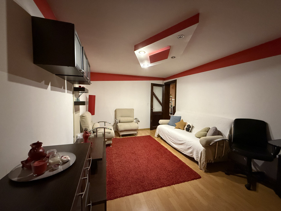 Apartament 3 camere, semidecomandat, 70mp, cartier 1 Mai, Zona Pelendava 