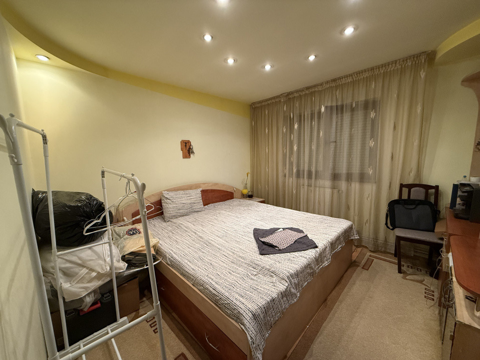 Apartament 3 camere, semidecomandat, 70mp, cartier 1 Mai, Zona Pelendava 