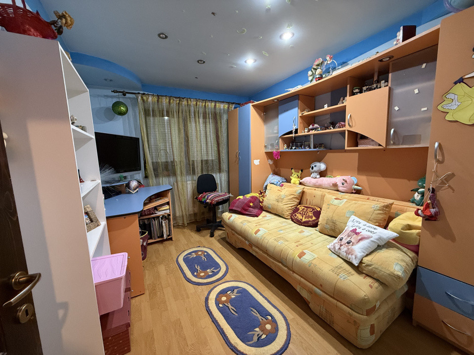 Apartament 3 camere, semidecomandat, 70mp, cartier 1 Mai, Zona Pelendava 