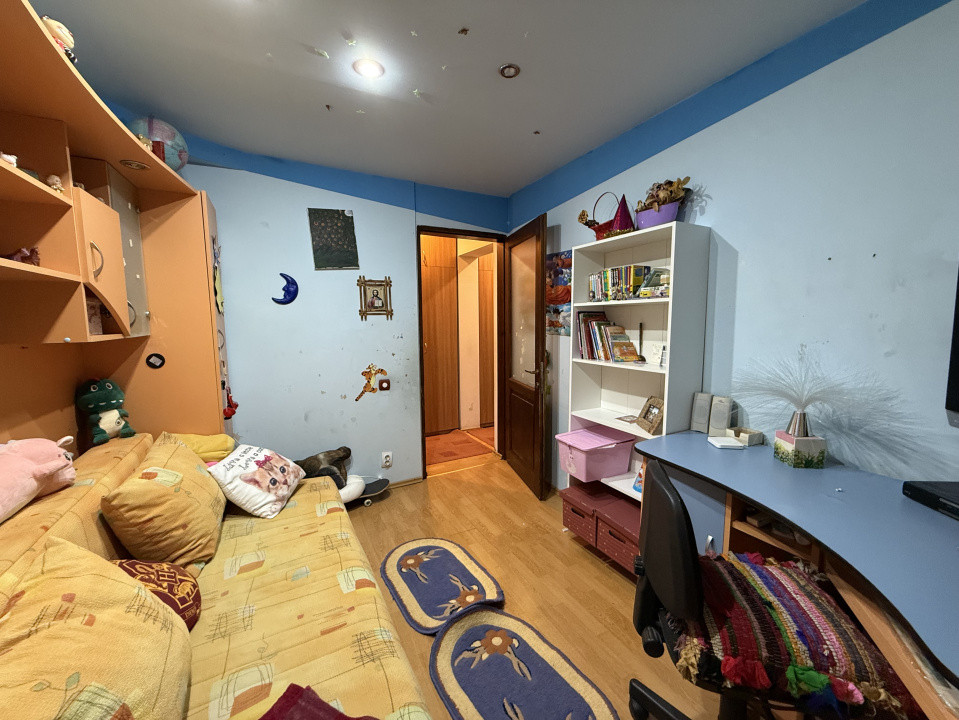 Apartament 3 camere, semidecomandat, 70mp, cartier 1 Mai, Zona Pelendava 