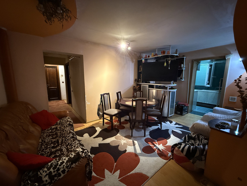 Apartament 3 camere, semidecomandat, 70mp, cartier 1 Mai, Zona Pelendava 