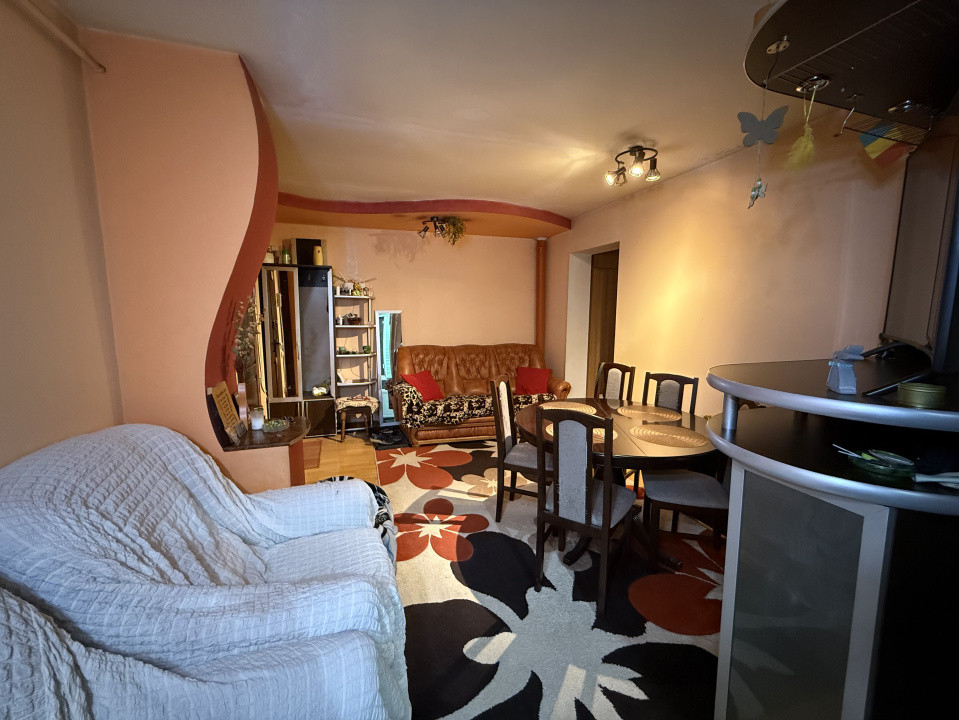 Apartament 3 camere, semidecomandat, 70mp, cartier 1 Mai, Zona Pelendava 