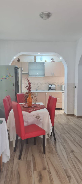 Casa 3 camere + spatiu comercial zona centrala Odobesti