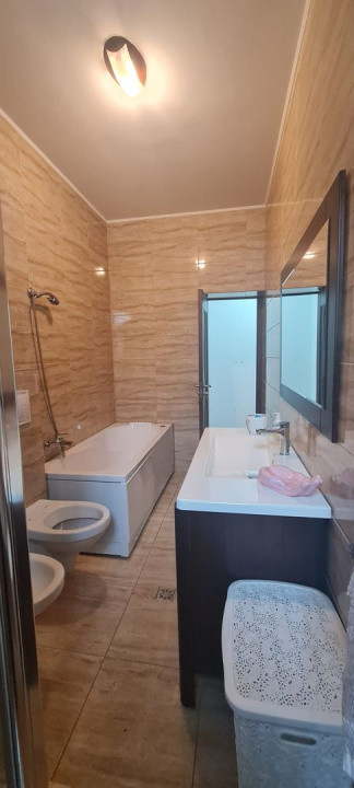 Casa 3 camere + spatiu comercial zona centrala Odobesti