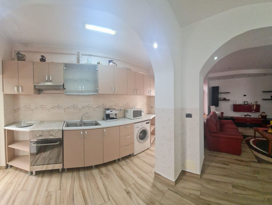 Casa 3 camere + spatiu comercial zona centrala Odobesti