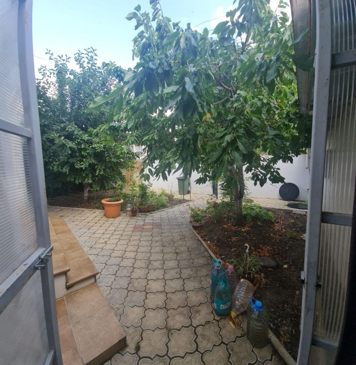 Casa 3 camere + spatiu comercial zona centrala Odobesti