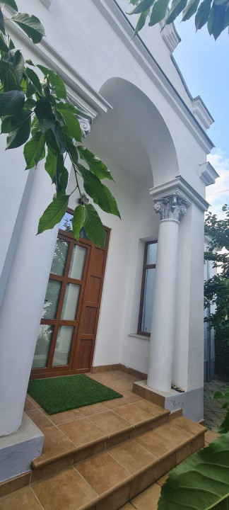 Casa 3 camere + spatiu comercial zona centrala Odobesti