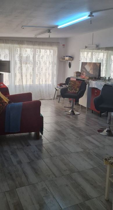 Casa 3 camere + spatiu comercial zona centrala Odobesti