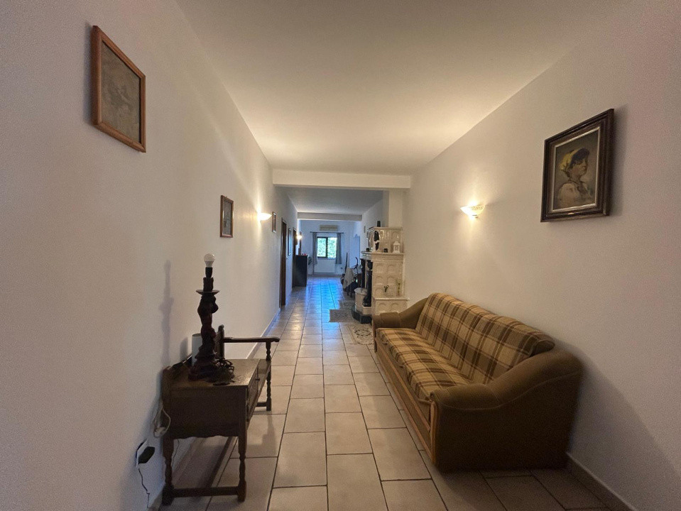 Afacere la cheie, 2963 mp utili, 21598 mp teren, Cernele