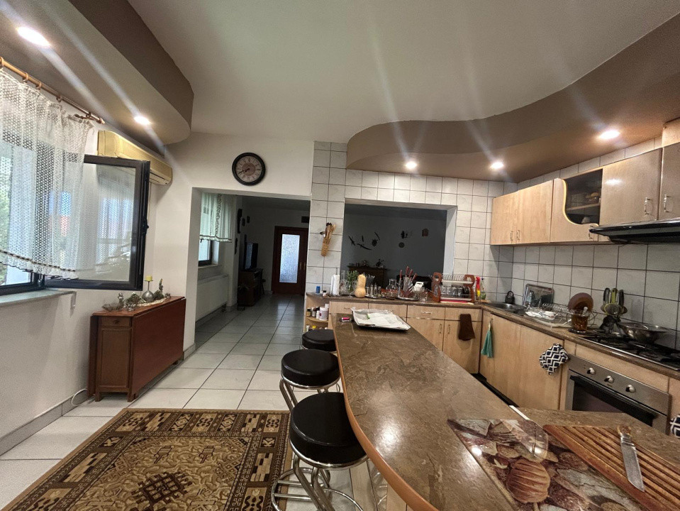 Afacere la cheie, 2963 mp utili, 21598 mp teren, Cernele