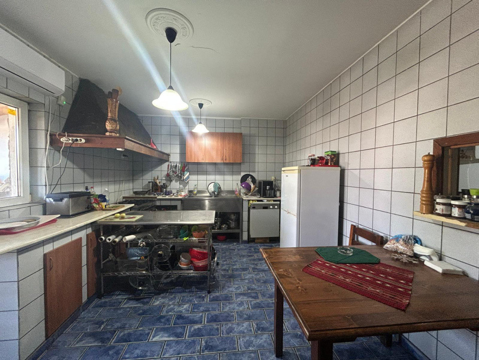 Afacere la cheie, 2963 mp utili, 21598 mp teren, Cernele